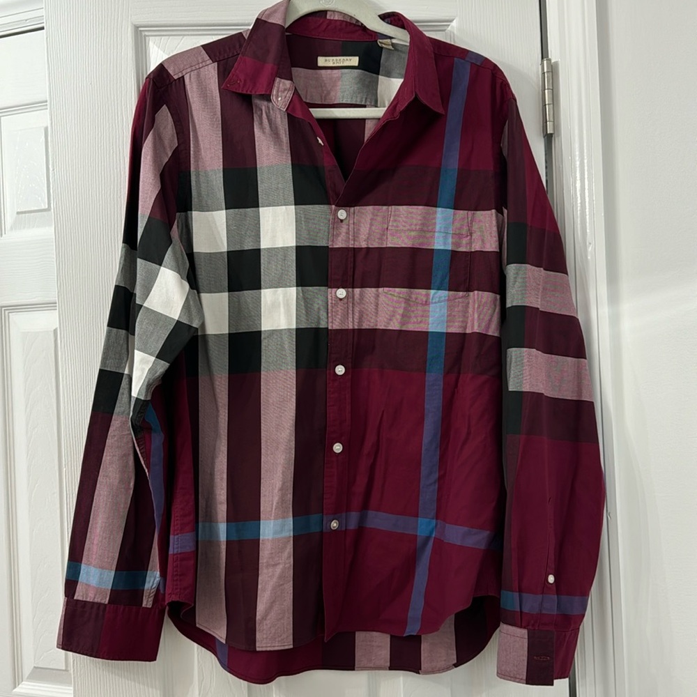 *lightly used* Men’s long sleeve Burberry Check Cotton Button Down Shirt